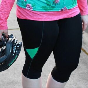 Pearl Izumi Select Black and Aqua Women’s Cycling Capri Pants Size Large